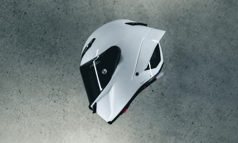 Capacete AGV Pista GP RR Mono Branco, um modelo de alta performance com design elegante e construção em fibra de carbono, ideal para pilotos que buscam a tecnologia da MotoGP.