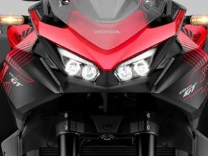 Desenho industrial registrado da nova Honda CB1000GT, uma motocicleta touring de quatro cilindros com design moderno e aerodinâmico, projetada para longas viagens no Brasil.