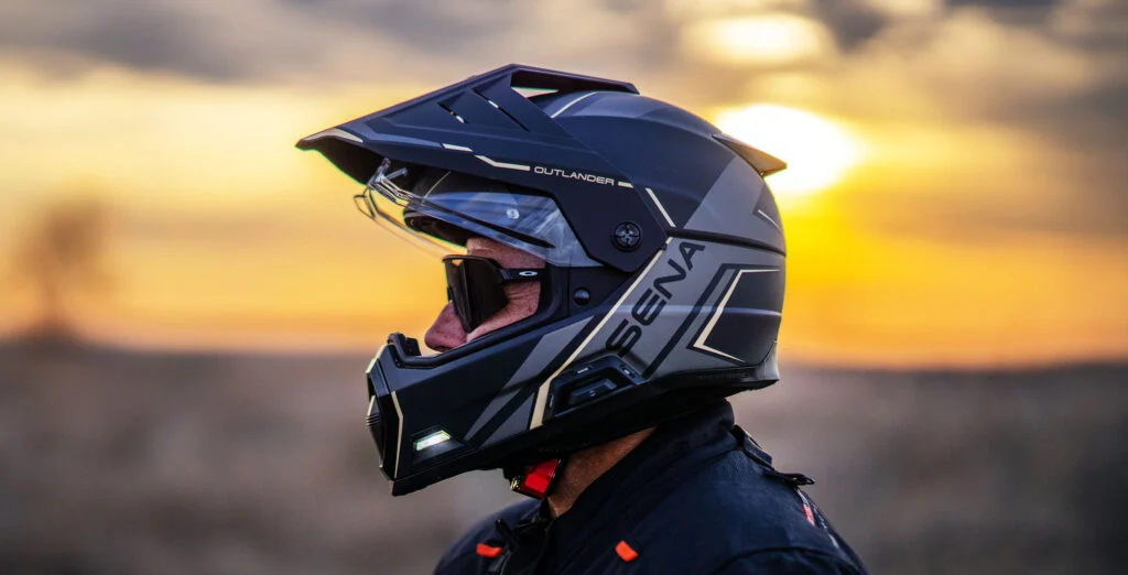 Leia mais sobre Sena Outlander: O Novo Capacete Dual Sport que Promete Revolucionar Suas Aventuras