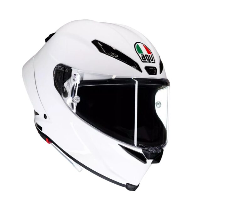 Capacete AGV Pista GP RR Mono White, integral, 100% fibra de carbono, visto de lado e levemente de frente, exibindo seu design aerodinâmico e o acabamento branco impecável, com detalhes de ventilação e spoiler traseiro.