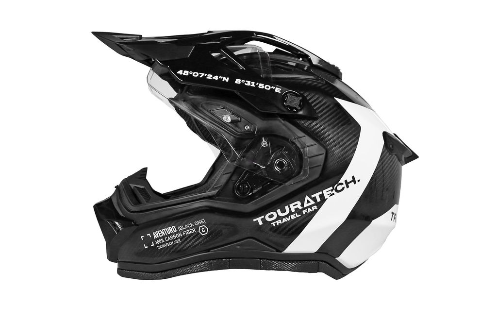 Motociclista usando o Capacete Touratech Aventuro Gravel Carbon em uma paisagem de montanhas, destacando seu design robusto e leveza para aventura.