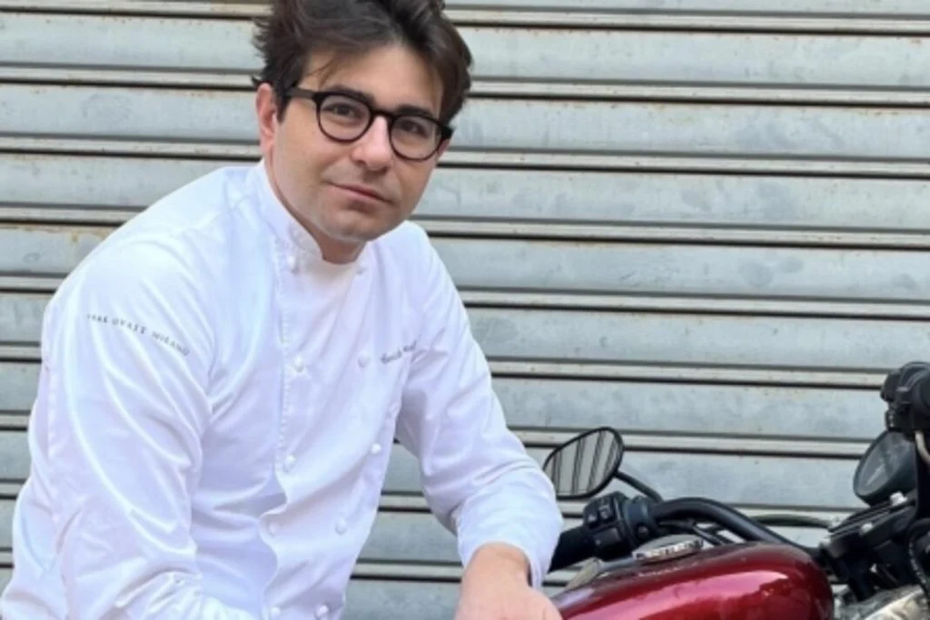 Imagem ilustrativa de um engenheiro trabalhando em um projeto de motocicleta Ducati Scrambler e, em contraste, um chef renomado preparando um prato gourmet em uma cozinha de luxo, simbolizando a transição de Guido Paternollo.