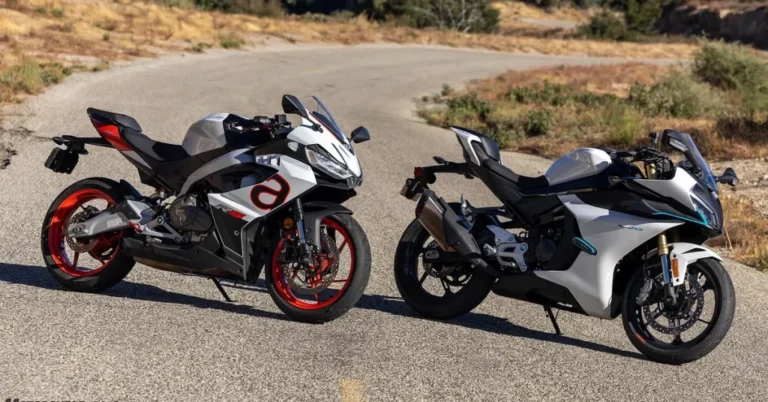 Uma linha de motocicletas de diversas marcas e origens, incluindo modelos japoneses, europeus e chineses, estacionadas em frente a uma paisagem urbana, simbolizando a diversidade e a competitividade do mercado global de duas rodas. Destaque para a qualidade e design moderno.