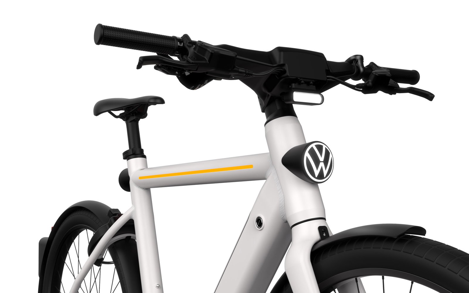 Imagem de uma e-bike da Volkswagen ao lado de uma motocicleta Ducati, simbolizando o dilema estratégico do grupo automotivo.