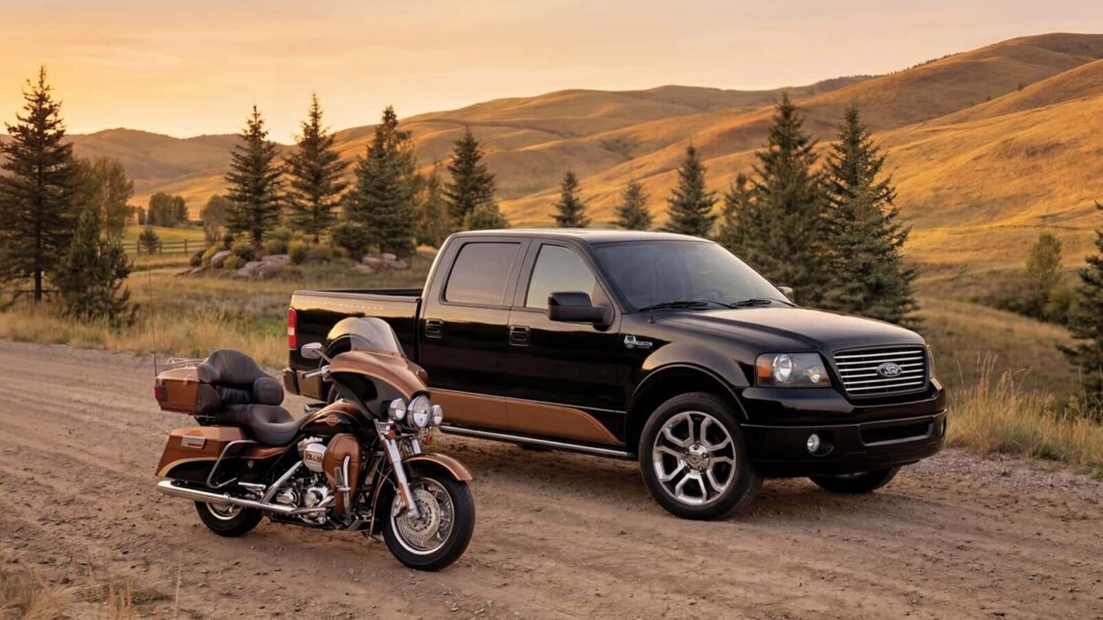Harley-Davidson customizada e Ford F-150 edição especial em leilão beneficente para a fundação RMEF, em prol da vida selvagem.