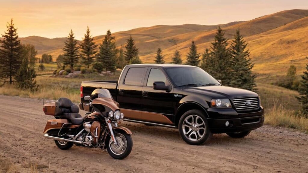 Harley-Davidson customizada e Ford F-150 edição especial em leilão beneficente para a fundação RMEF, em prol da vida selvagem.