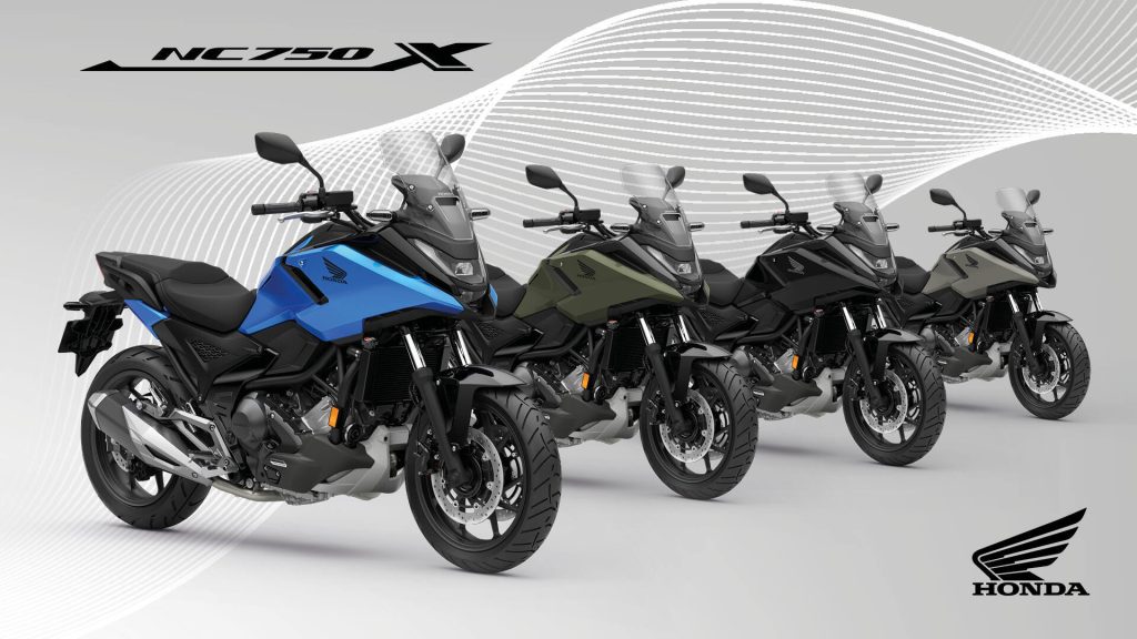 Três motocicletas Honda, X-ADV, Forza 750 e NC750X, exibindo suas novas opções de cores vibrantes para o ano de 2027, estacionadas lado a lado.
