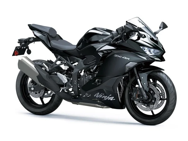 Kawasaki Ninja ZX-4R e ZX-4RR lado a lado, destacando as diferenças de suspensão e acabamento para os entusiastas da alta performance.