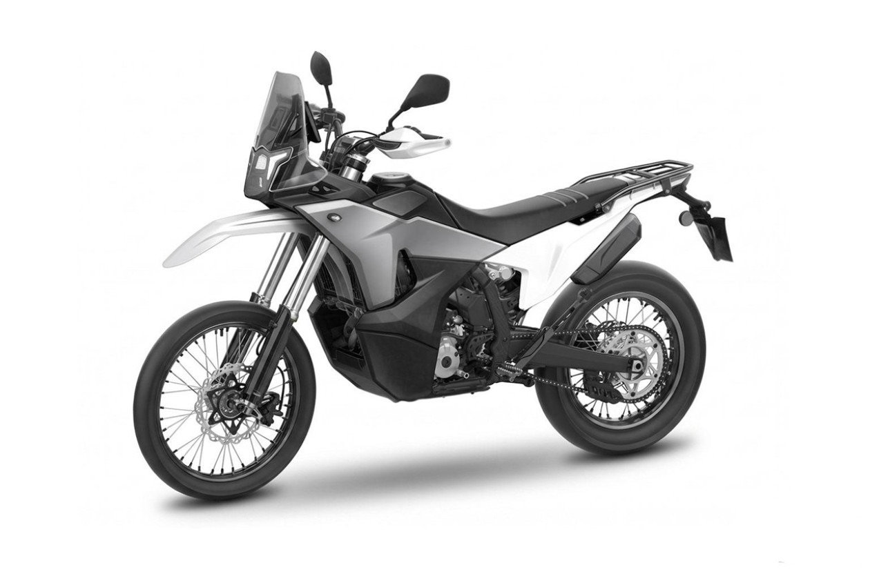 Renderização patenteada da motocicleta Kove 350 Rally em um ambiente off-road, destacando seu design robusto e características de rally.