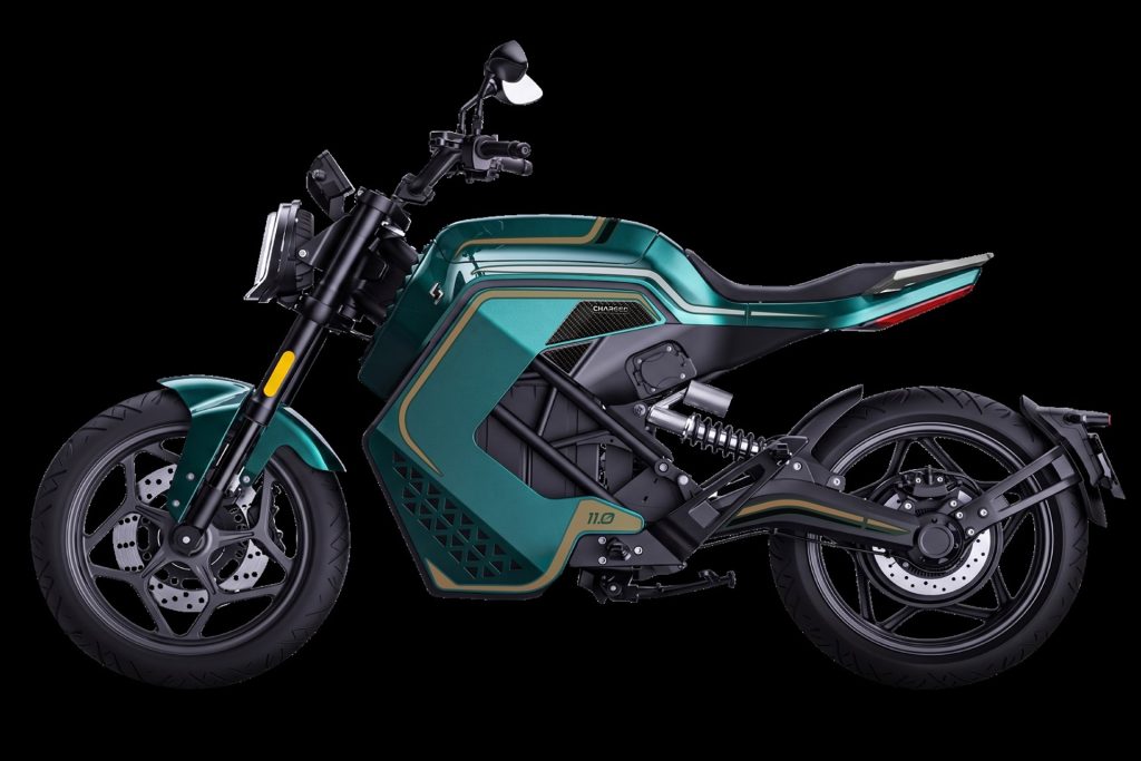 Moto elétrica Charged Ndara de perfil, exibindo seu design esportivo e futurista, com detalhes em azul e preto.