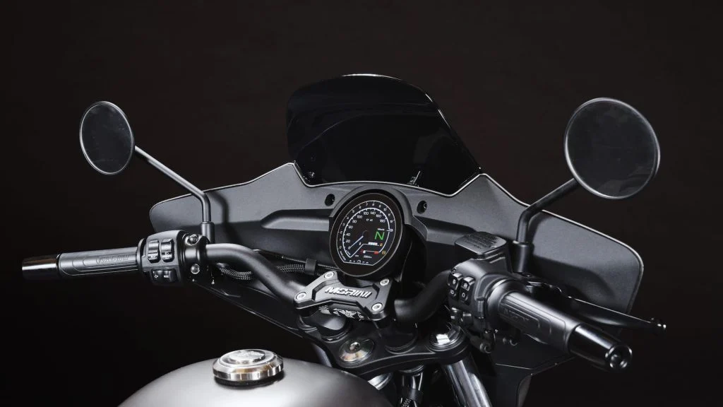 Moto Morini Calibro Bagger 2026 na nova cor Garage Grey, exibindo o painel TFT e seu design cruiser elegante.