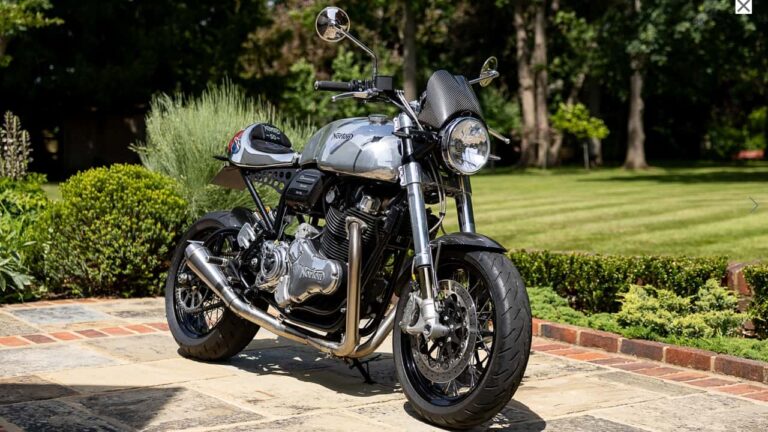Uma vista lateral elegante da Norton Dominator Street 2019 de Richard Hammond, destacando seu design clássico de café racer e acabamentos premium.