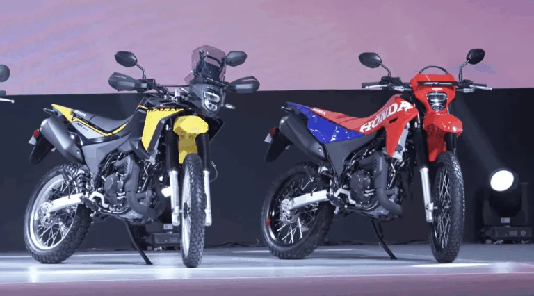 Duas motocicletas Honda XR300L e XR300 Rally, modelos dual-sport de 300cc, em destaque com design moderno e pronta para aventuras.