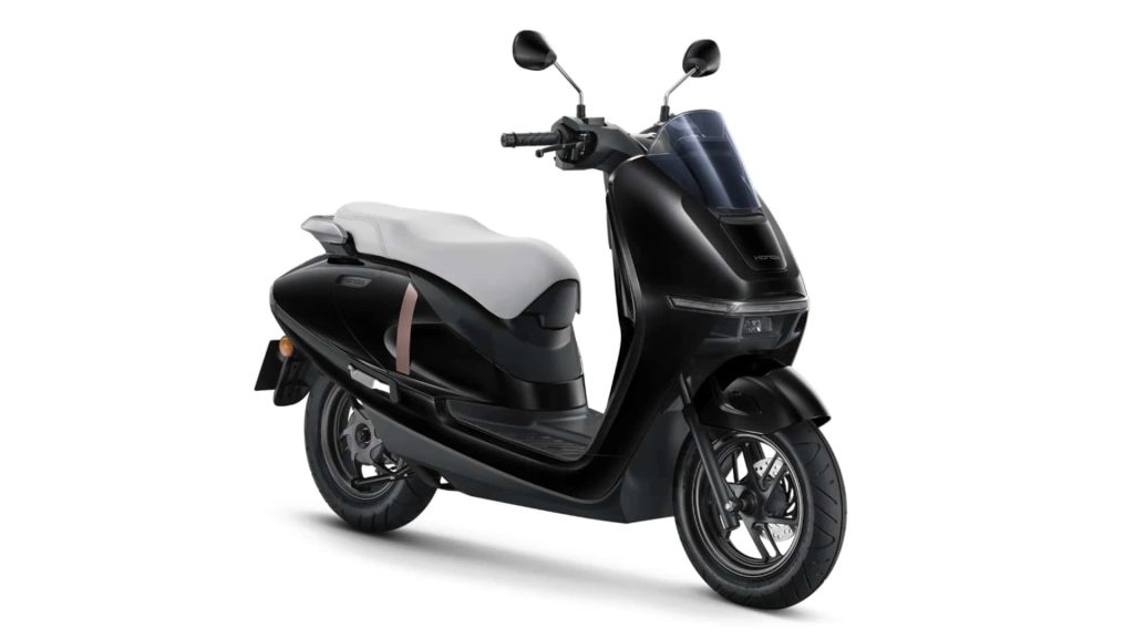 Honda UC3, uma scooter elétrica moderna em destaque, representando a aposta da Honda na mobilidade sustentável e acessível para mercados emergentes.