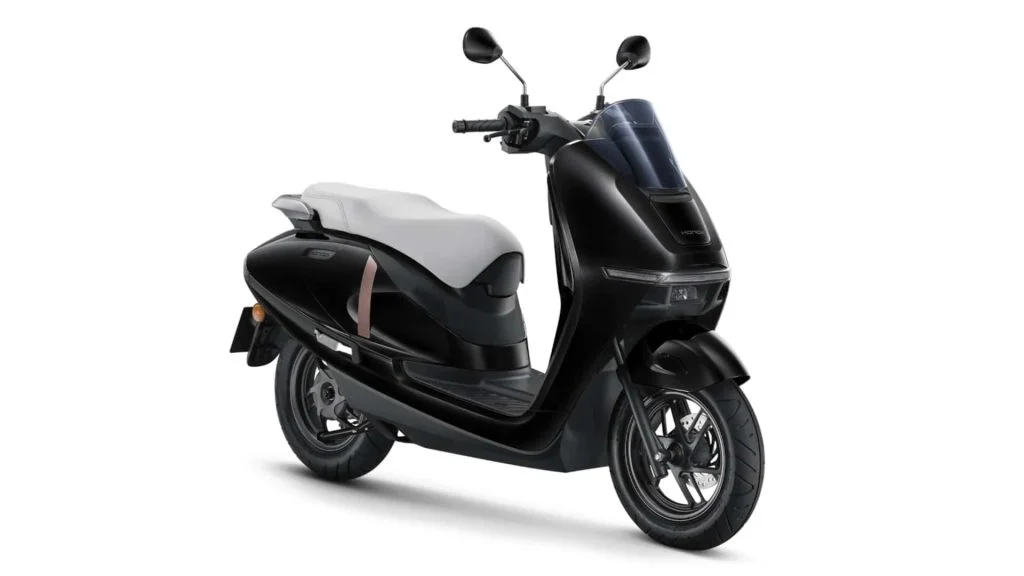 Honda UC3, uma scooter elétrica moderna em destaque, representando a aposta da Honda na mobilidade sustentável e acessível para mercados emergentes.