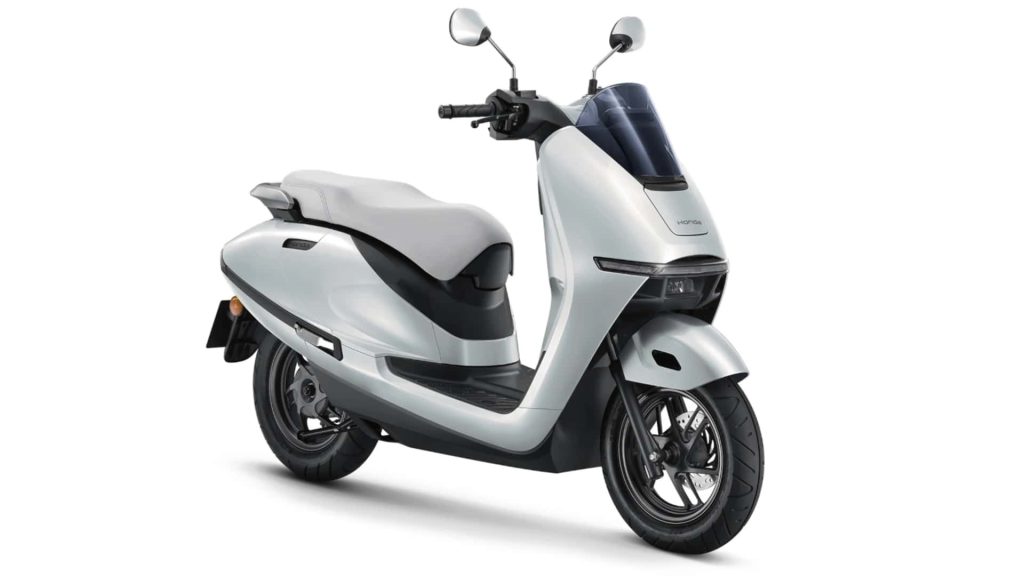 Honda UC3, uma scooter elétrica moderna em destaque, representando a aposta da Honda na mobilidade sustentável e acessível para mercados emergentes.