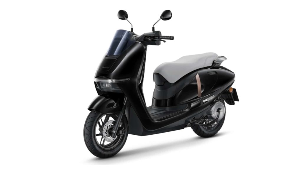 Honda UC3, uma scooter elétrica moderna em destaque, representando a aposta da Honda na mobilidade sustentável e acessível para mercados emergentes.