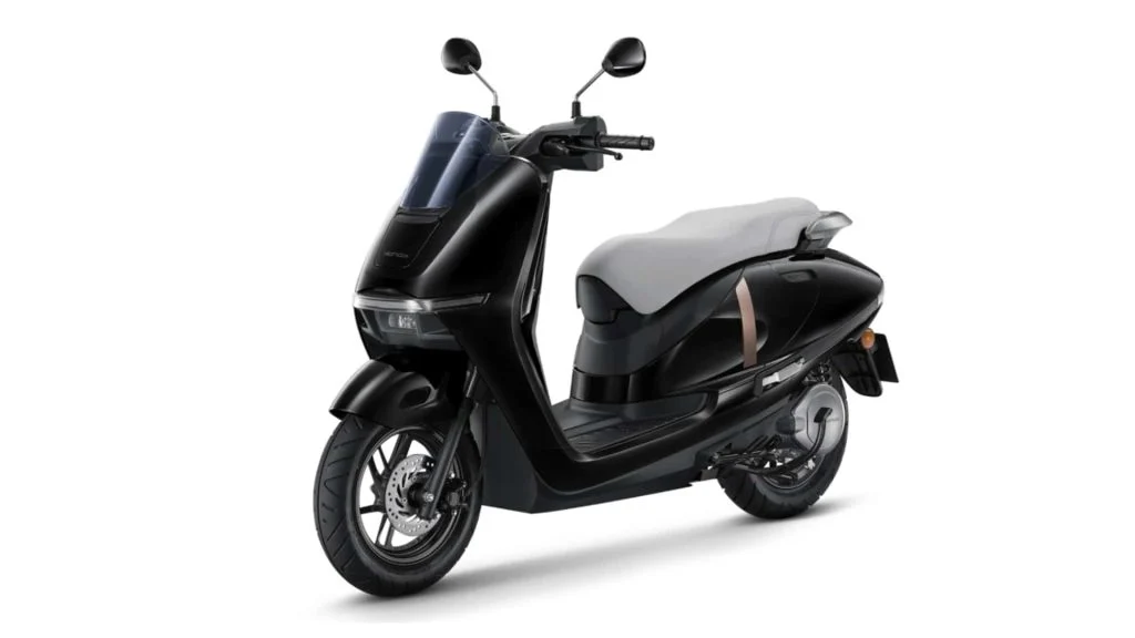 Honda UC3, uma scooter elétrica moderna em destaque, representando a aposta da Honda na mobilidade sustentável e acessível para mercados emergentes.