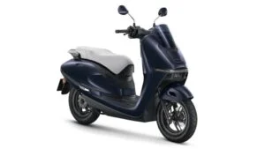 Honda UC3, uma scooter elétrica moderna em destaque, representando a aposta da Honda na mobilidade sustentável e acessível para mercados emergentes.