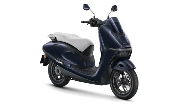 Honda UC3, uma scooter elétrica moderna em destaque, representando a aposta da Honda na mobilidade sustentável e acessível para mercados emergentes.