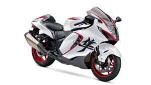 Suzuki Hayabusa 2027 Edição Especial branca e cinza em alta velocidade na estrada, destacando seu design aerodinâmico e esportivo.