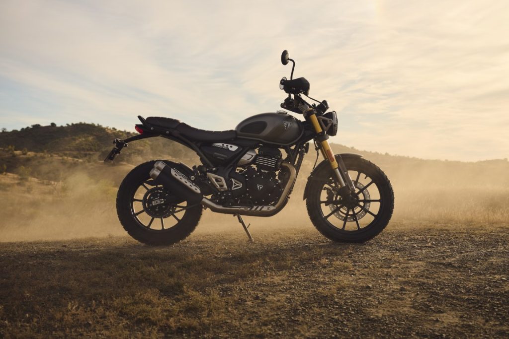 Motocicletas Triumph exibindo as novas e vibrantes opções de cores para 2027, com design que realça a personalidade esportiva e clássica da marca.