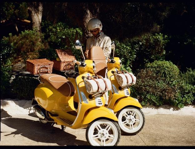 Vespa Gigi Primavera 125, scooter de edição limitada resultado da parceria entre Vespa e o restaurante Gigi Rigolatto, destacando seu design exclusivo e luxuoso.