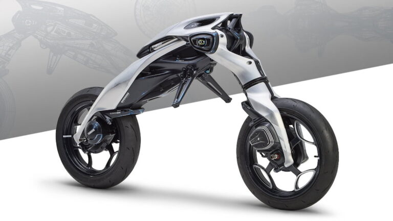 Imagem conceitual da motocicleta Yamaha MOTOROiD:Λ com design futurista, destacando sua tecnologia de autoequilíbrio e inteligência artificial avançada.