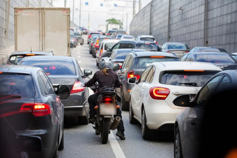 Leia mais sobre A Legalidade da Circulação de Motos no Corredor: Desvendando o Código de Trânsito Brasileiro