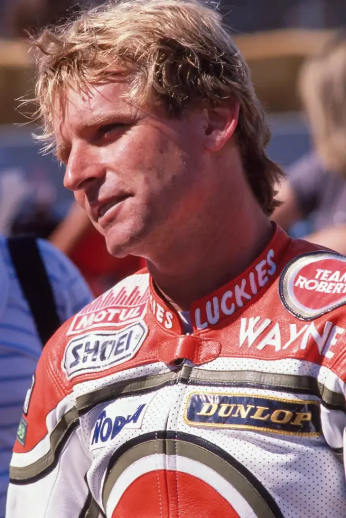 Seis campeões mundiais americanos da categoria 500cc Grand Prix, incluindo Kenny Roberts e Wayne Rainey, reunidos em uma foto promocional para o evento de Laguna Seca.