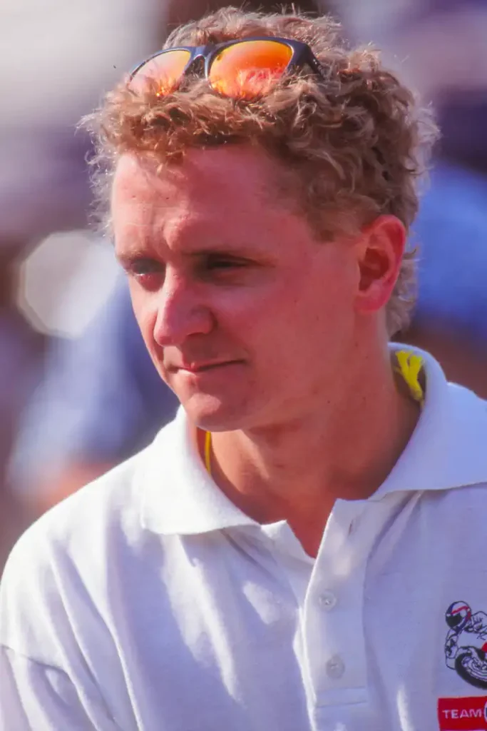 Seis campeões mundiais americanos da categoria 500cc Grand Prix, incluindo Kenny Roberts e Wayne Rainey, reunidos em uma foto promocional para o evento de Laguna Seca.