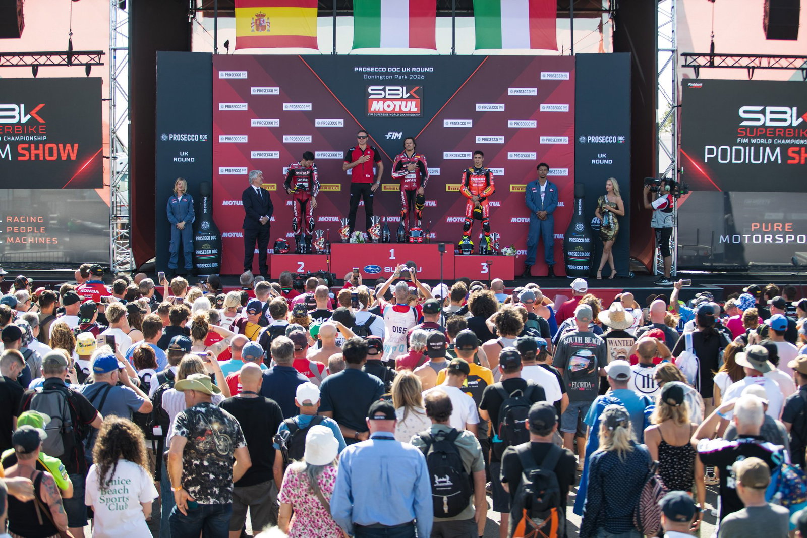 Logotipos do WorldSBK e da EICMA lado a lado, simbolizando a colaboração estratégica entre as duas entidades no motociclismo global.