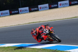 Logotipos do WorldSBK e da EICMA lado a lado, simbolizando a colaboração estratégica entre as duas entidades no motociclismo global.