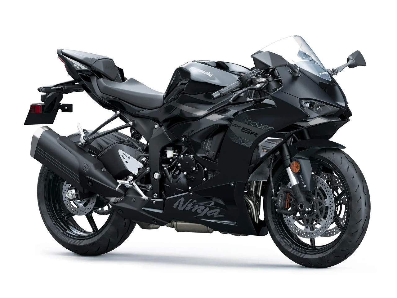 Kawasaki Ninja ZX-6R 2027 em uma pose dinâmica, exibindo seu novo design inspirado na ZX-10R e uma das novas opções de cores para o modelo.