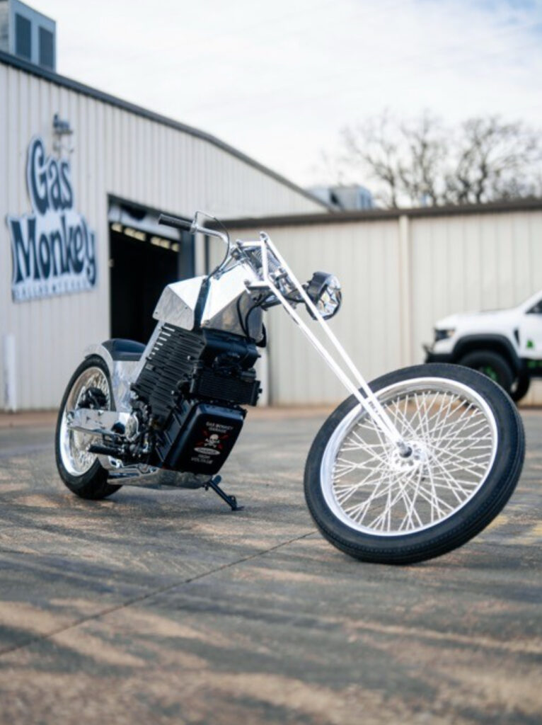 Richard Rawlings da Gas Monkey Garage e a mini-moto elétrica LiveWire S4 Honcho Trail, em um processo de customização inovador