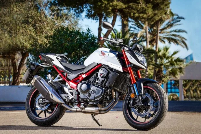 Mercado de motocicletas no Sudeste Asiático com destaque para a recuperação e crescimento de vendas em 2026, mostrando veículos em ruas movimentadas.
