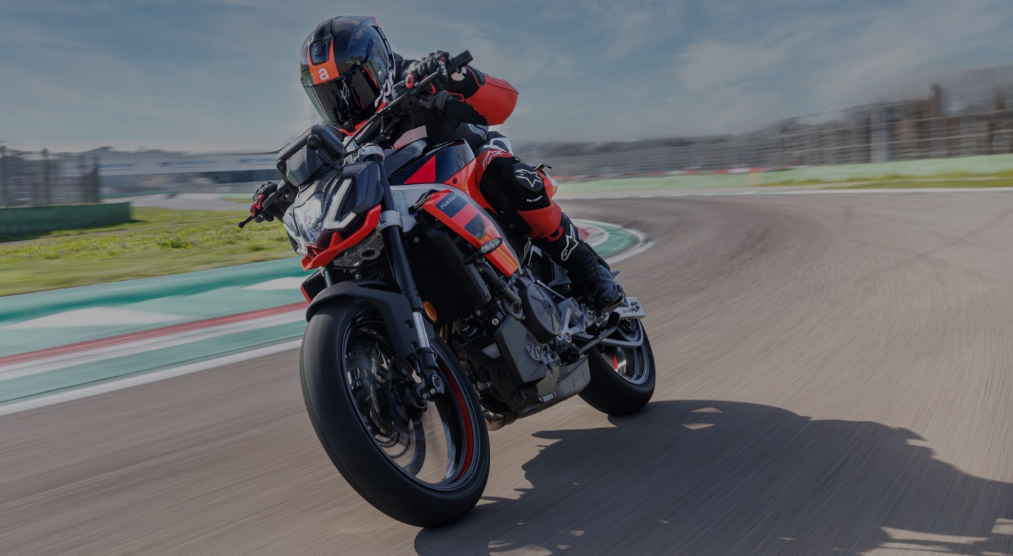 Gráfico mostrando o crescimento das vendas de motocicletas no mercado europeu, com barras ascendentes indicando a recuperação e dados estatísticos de 2026.
