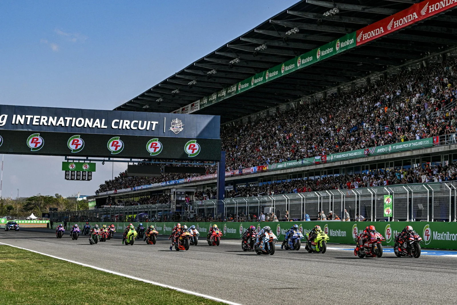 Vista aérea do circuito internacional de Chang em Buriram, Tailândia, palco do MotoGP.