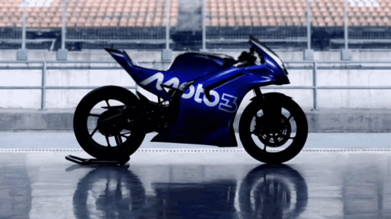 Imagem ilustrativa de uma moto de corrida de protótipo de alta performance da Yamaha em uma pista, representando a nova Moto3.