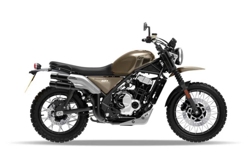 Rieju Scrambler 607 em destaque, exibindo seu design clássico e elementos modernos, pronta para o mercado europeu.