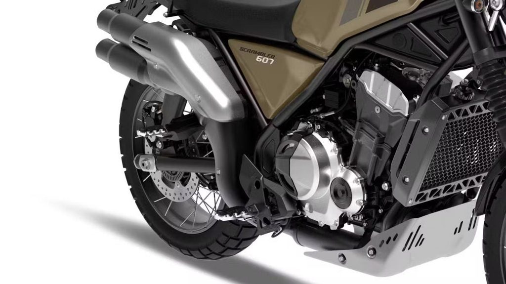 Rieju Scrambler 607 em destaque, exibindo seu design clássico e elementos modernos, pronta para o mercado europeu.