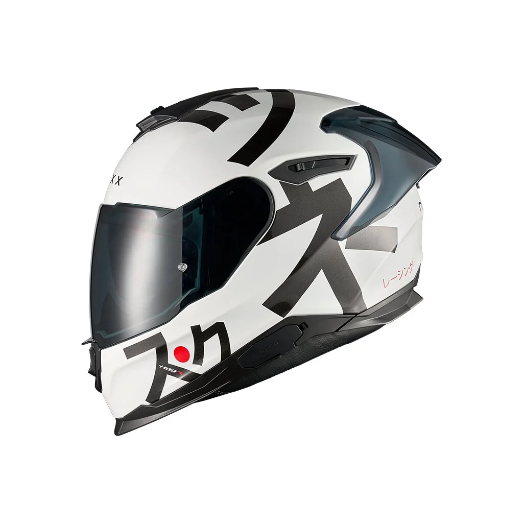 Capacete integral Nexx Y.100R Nippon com grafismo detalhado inspirado na cultura japonesa, exibindo padrões de samurai e cerejeiras, com viseira preta.