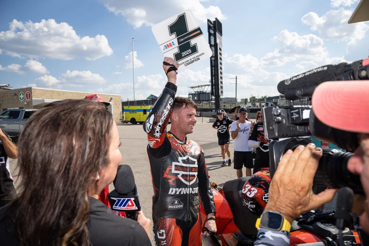 Harley-Davidson Bagger em corrida no Red Bull Ring com Kyle Wyman e James Rispoli disputando a final do World Cup.