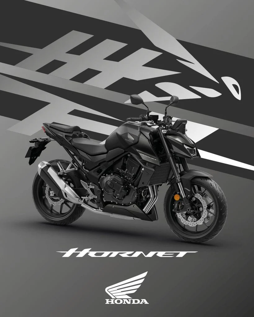 Honda CB750 Hornet 2027 com a nova combinação de cores Prata Mat Beta Metallic e Cinza Iridium Metallic, destacando seu design agressivo e farol duplo LED.