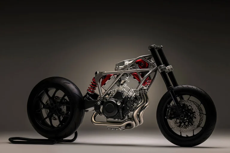 Renderização da Honda V3R 900RR com motor V3, exibindo um design agressivo e aerodinâmico em ambiente de pista.
