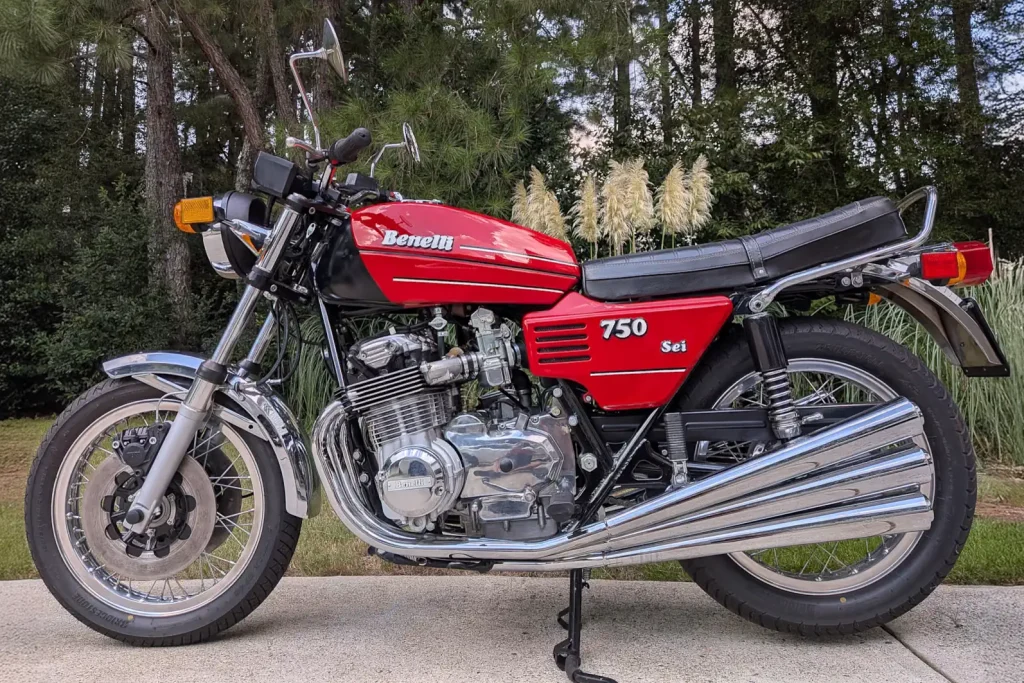 Foto da Moto Guzzi V10 Centauro 1998 em exibição no leilão Mecum Las Vegas 2027
