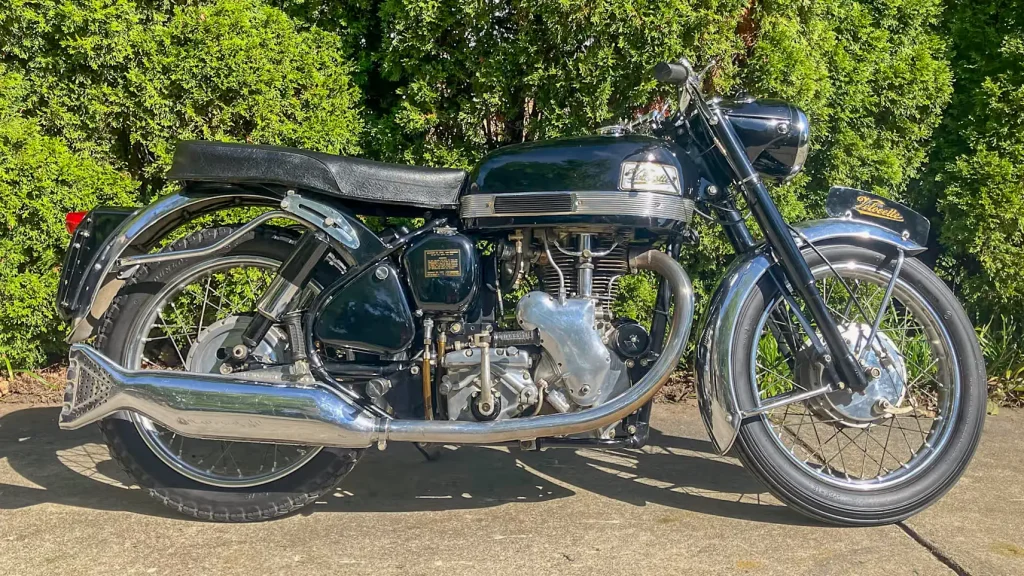Foto da Moto Guzzi V10 Centauro 1998 em exibição no leilão Mecum Las Vegas 2027