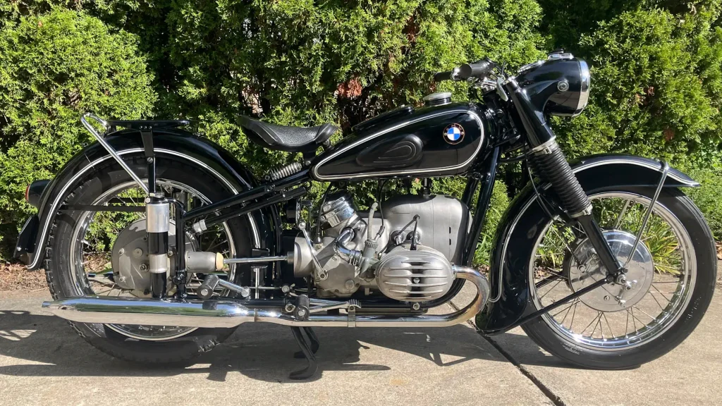 Foto da Moto Guzzi V10 Centauro 1998 em exibição no leilão Mecum Las Vegas 2027