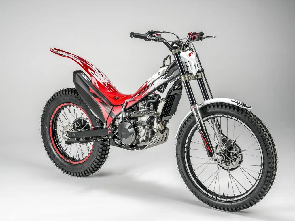 Linha completa da Montesa Cota 2027, incluindo a 301RR, 4RT 260R e a 4Ride, exibindo as novas decorações e seus designs especializados para trial e trail-trial.