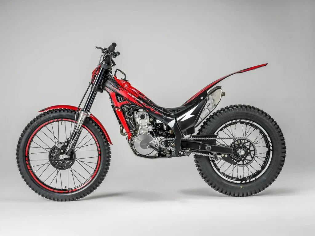 Linha completa da Montesa Cota 2027, incluindo a 301RR, 4RT 260R e a 4Ride, exibindo as novas decorações e seus designs especializados para trial e trail-trial.